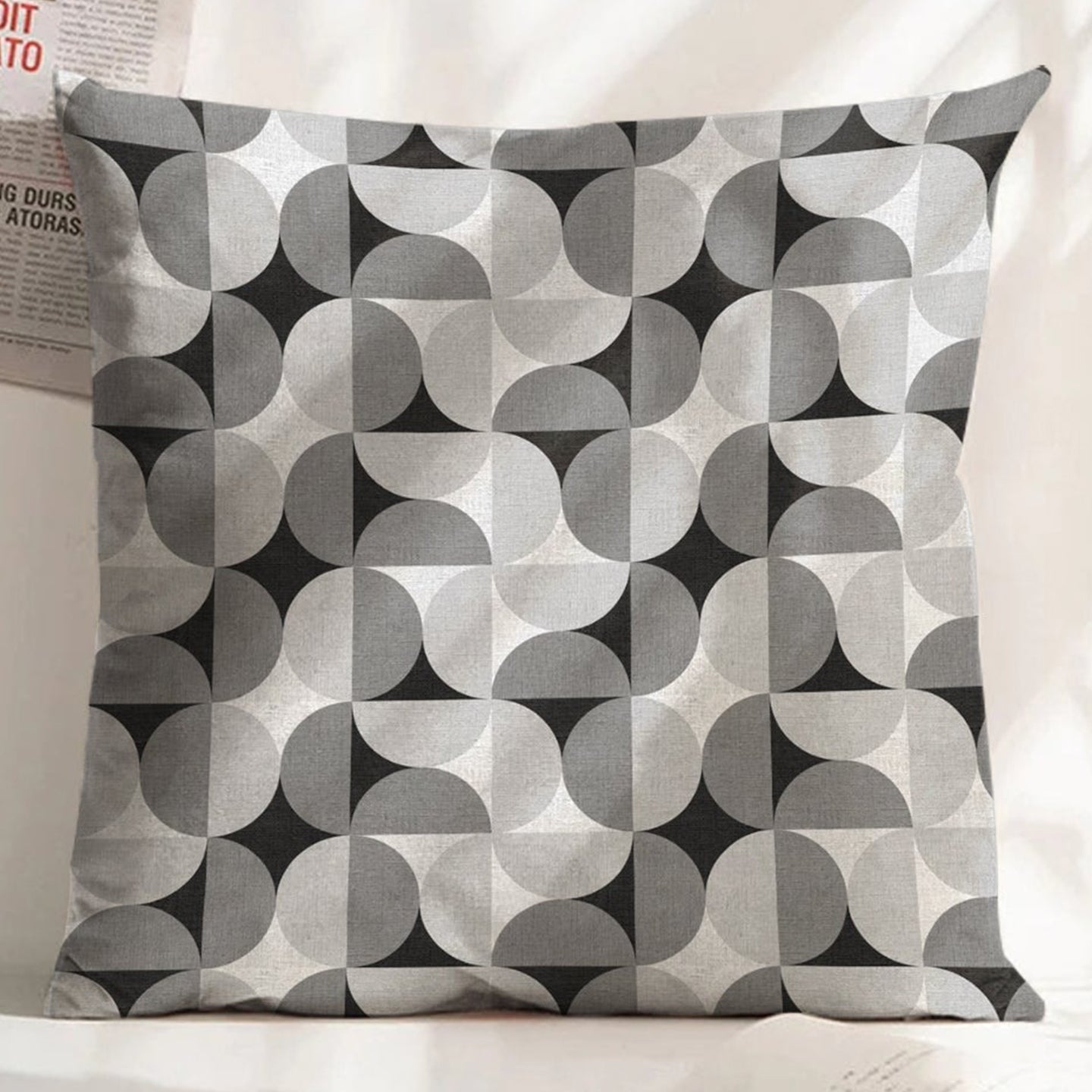 ILLUSION CIRCLE DIGITAL PRINTED CUSHION COVER BLACK/GREY (Pack of 2)