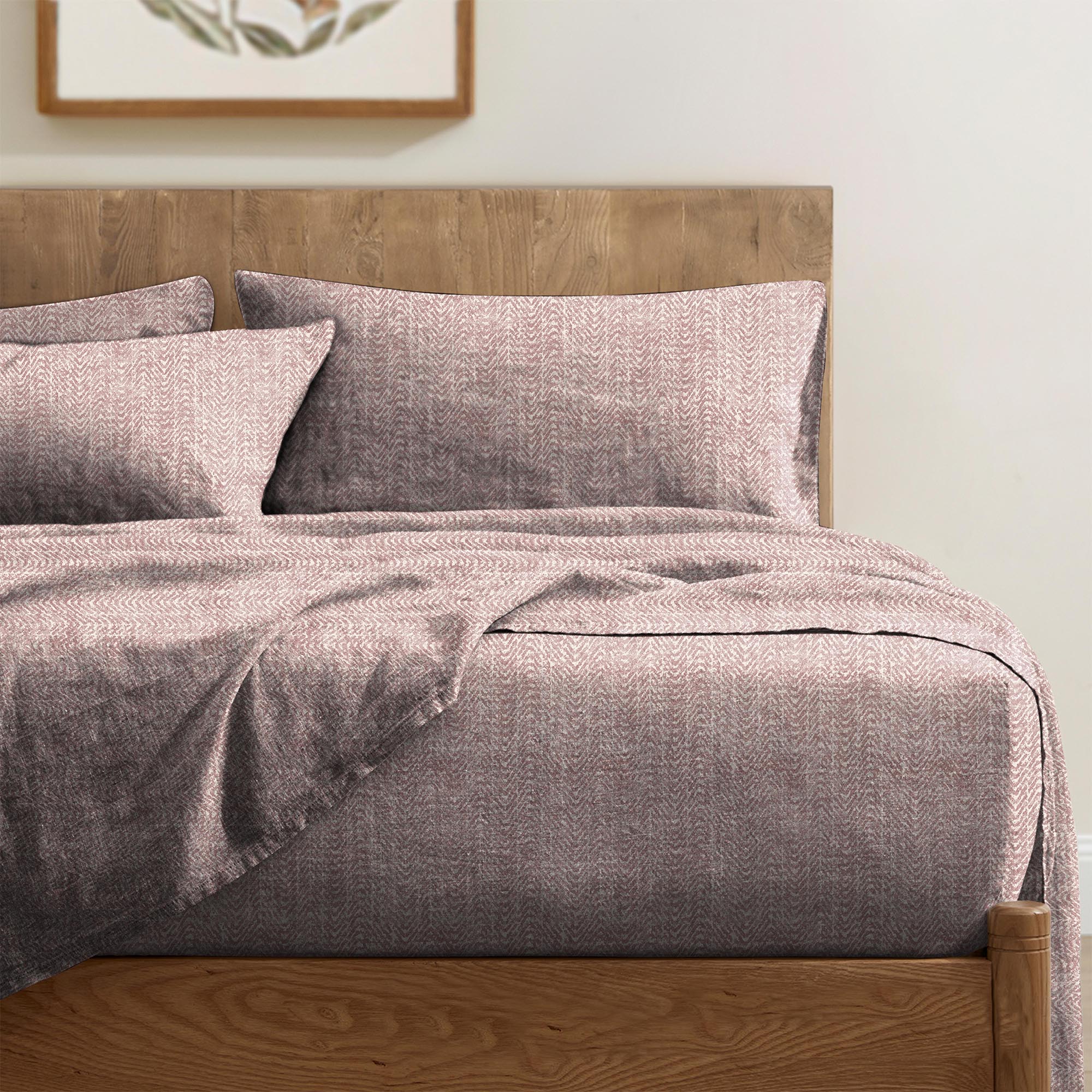 Casableu Microfiber Turin Baby Pink Bedcover for Double Bed with 2 Pillow Covers King Size (104" X 90")