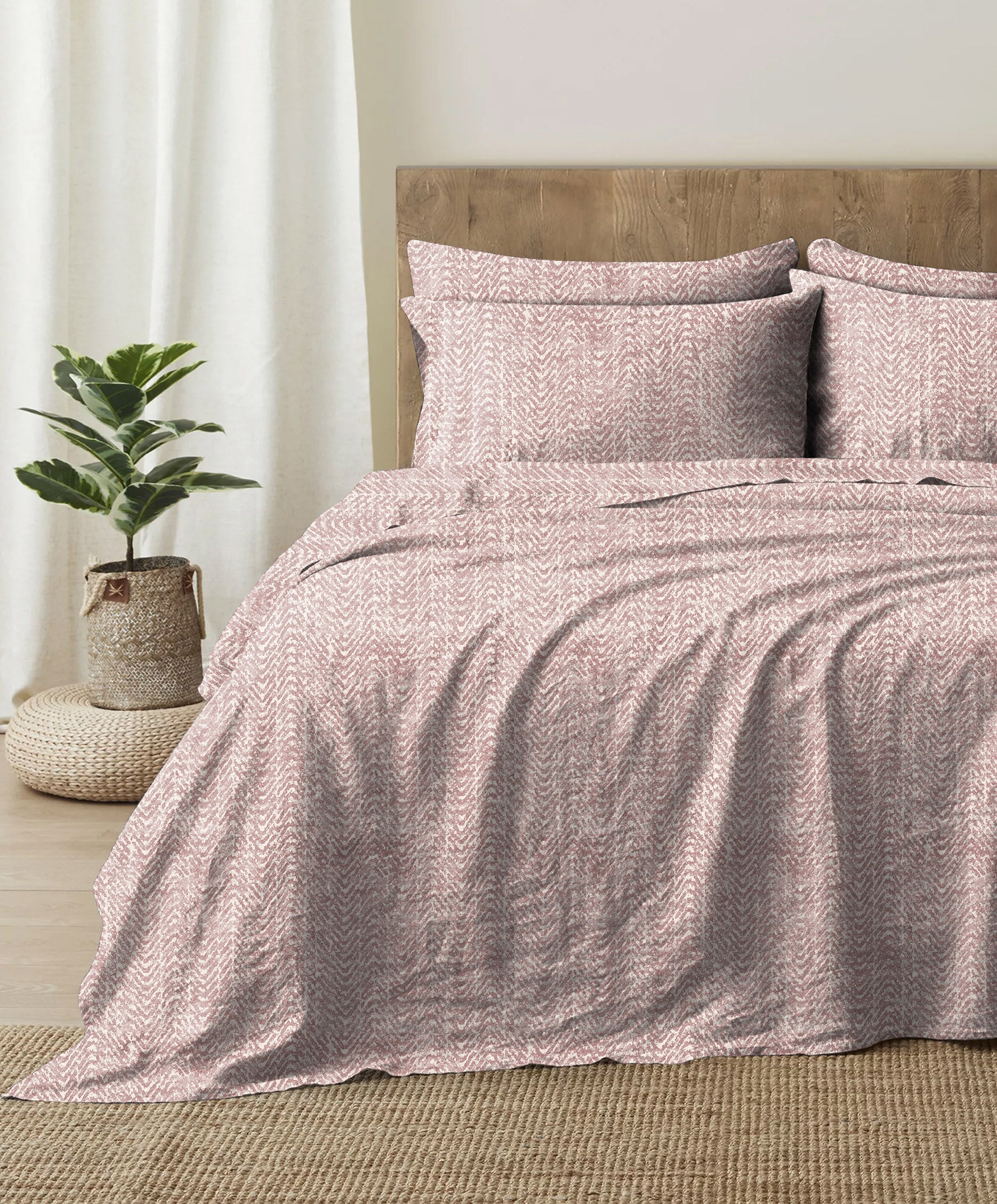 TURIN BABY PINK BEDCOVER FOR DOUBLE BED WITH 2 PILLOW COVERS KING SIZE (104" X 90")