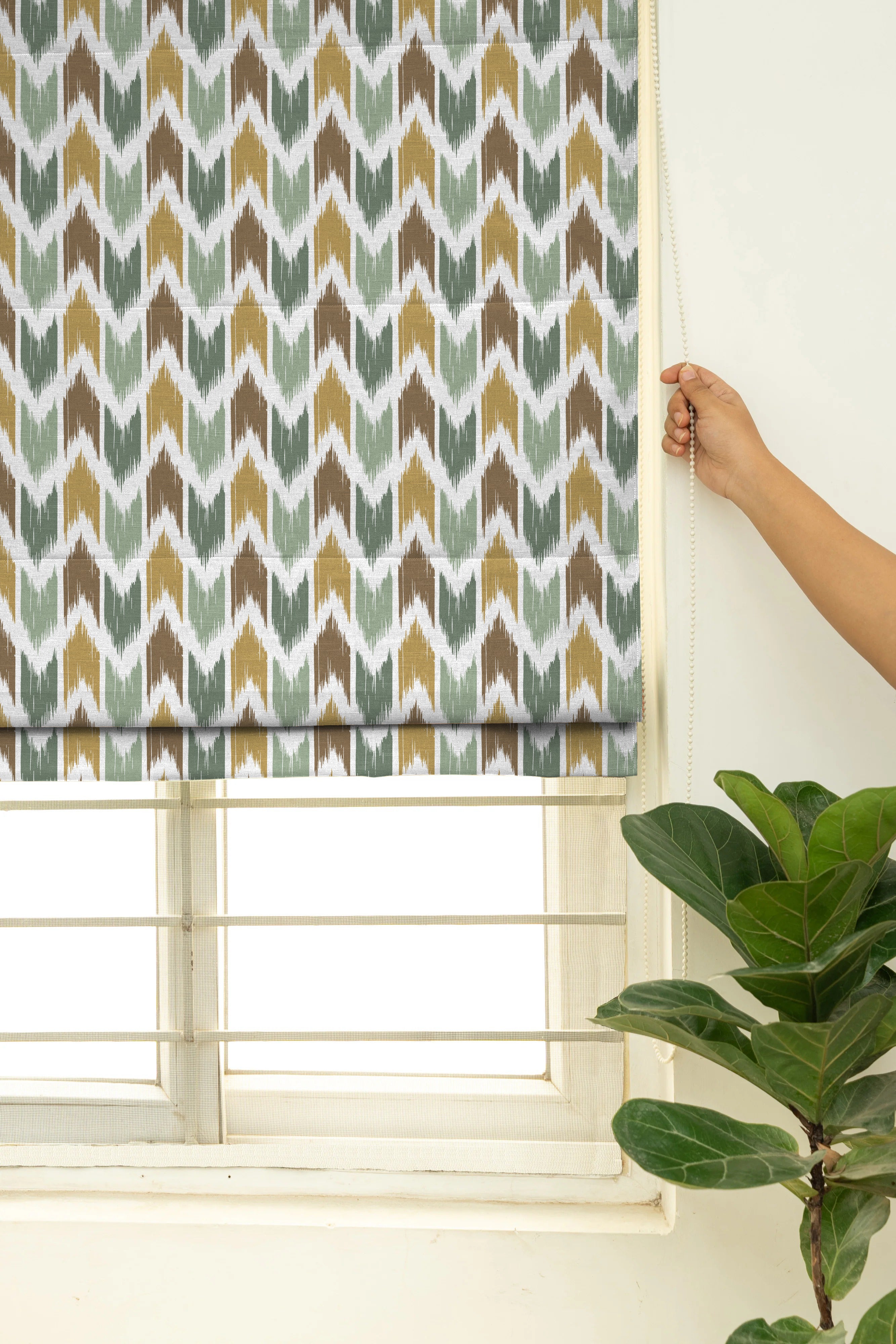 QUINN KHAKI READY MADE ROMAN BLIND