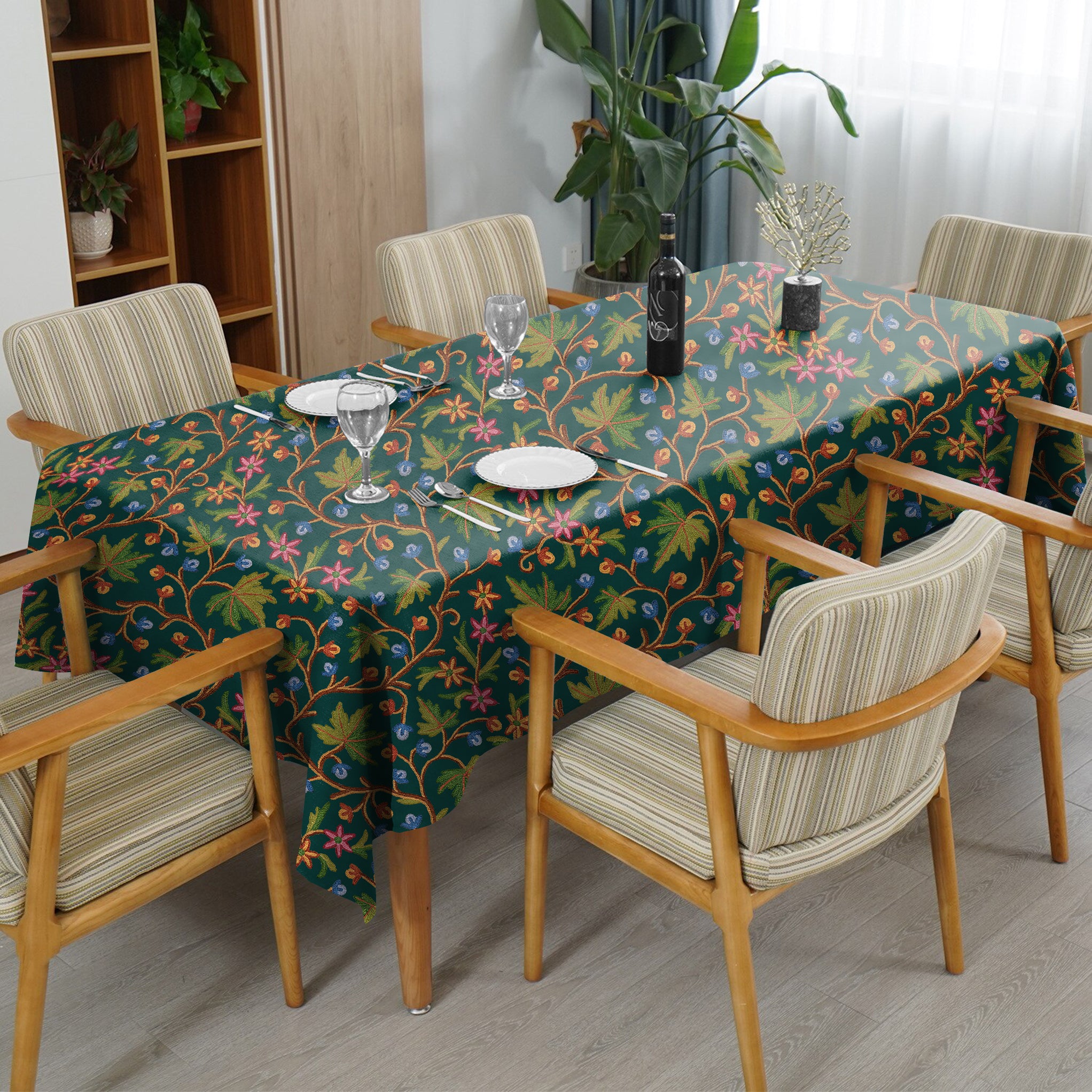 VAROSKI KASHMIRI GABLE GREEN TABLE CLOTH
