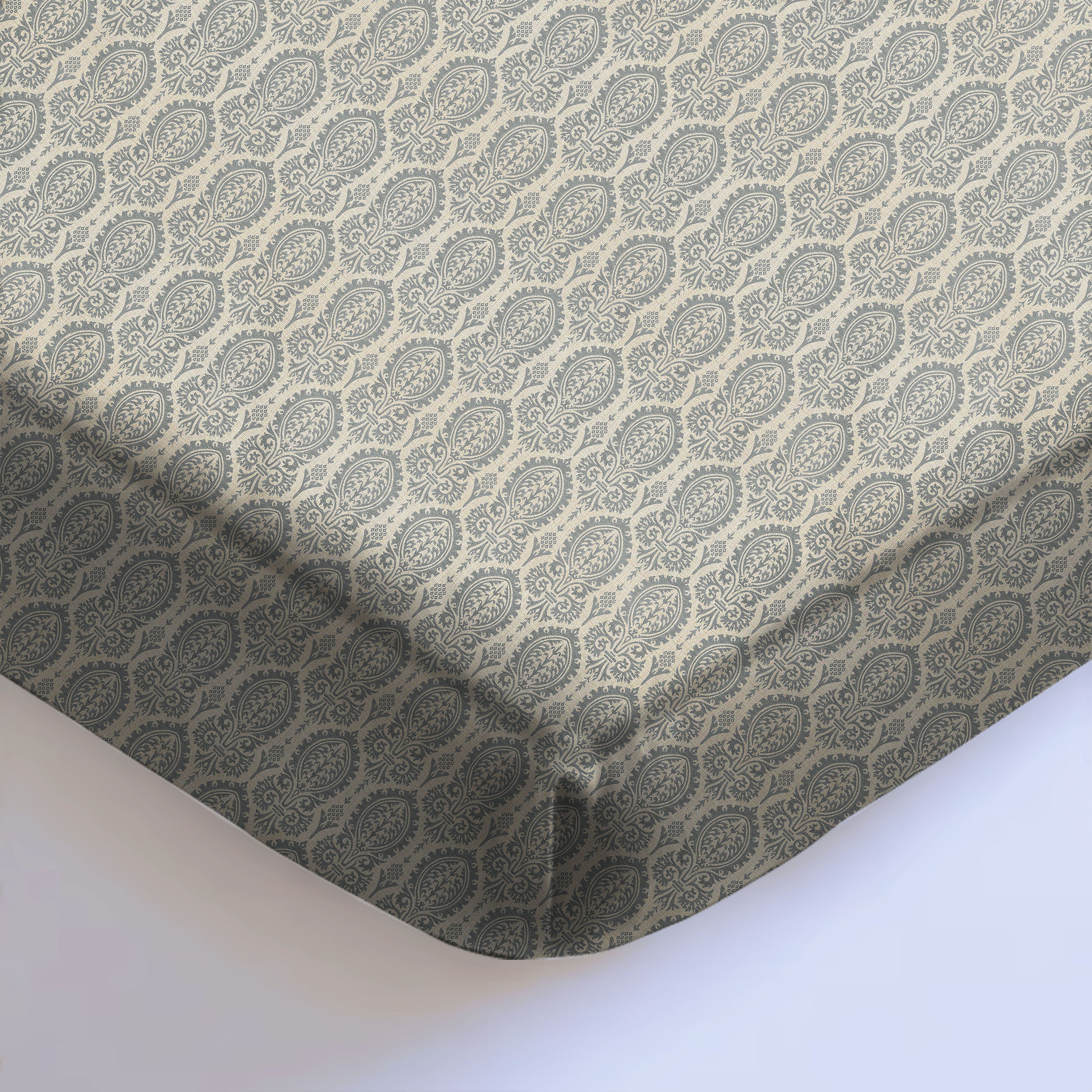 Mancheste Medium Grey Bedcover for Double Bed with 2 Pillow Covers King Size (104" X 90")