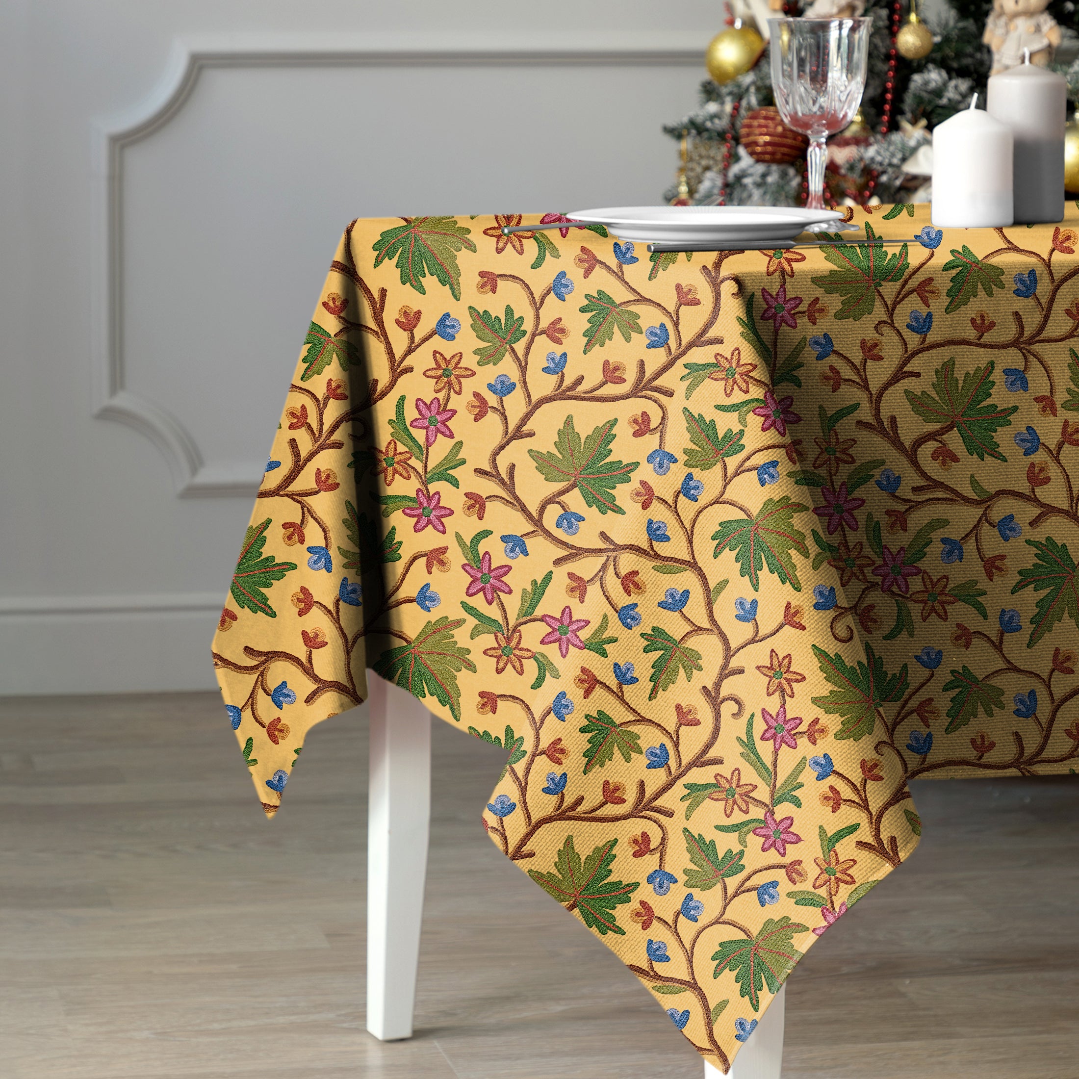 VAROSKI KASHMIRI SAFFRON MANGO 6 SEATER TABLE CLOTH