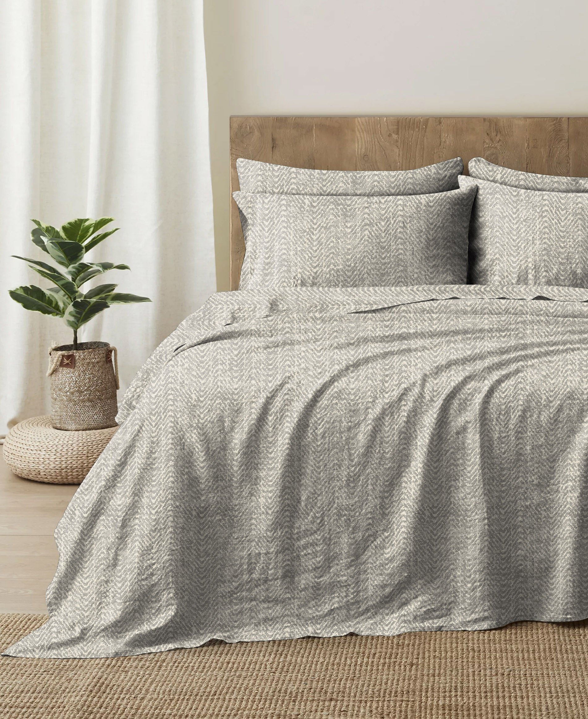 Casableu Microfiber Turin Tex Silver Bedcover for Double Bed with 2 Pillow Covers King Size (104" X 90")