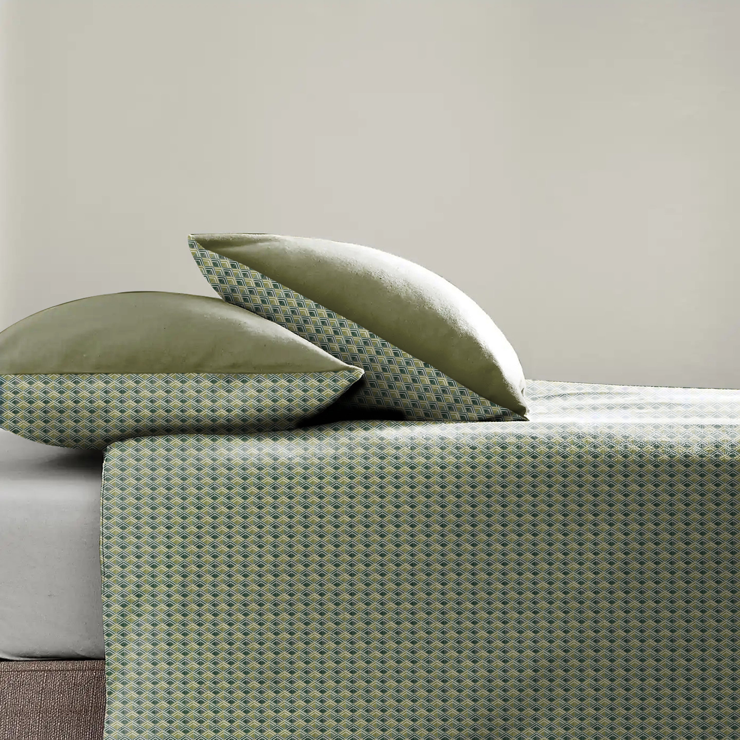 Illusion Multi Triangle Bedsheet for Double Bed with 2 PillowCovers King Size (104" X 90") Olive/Green