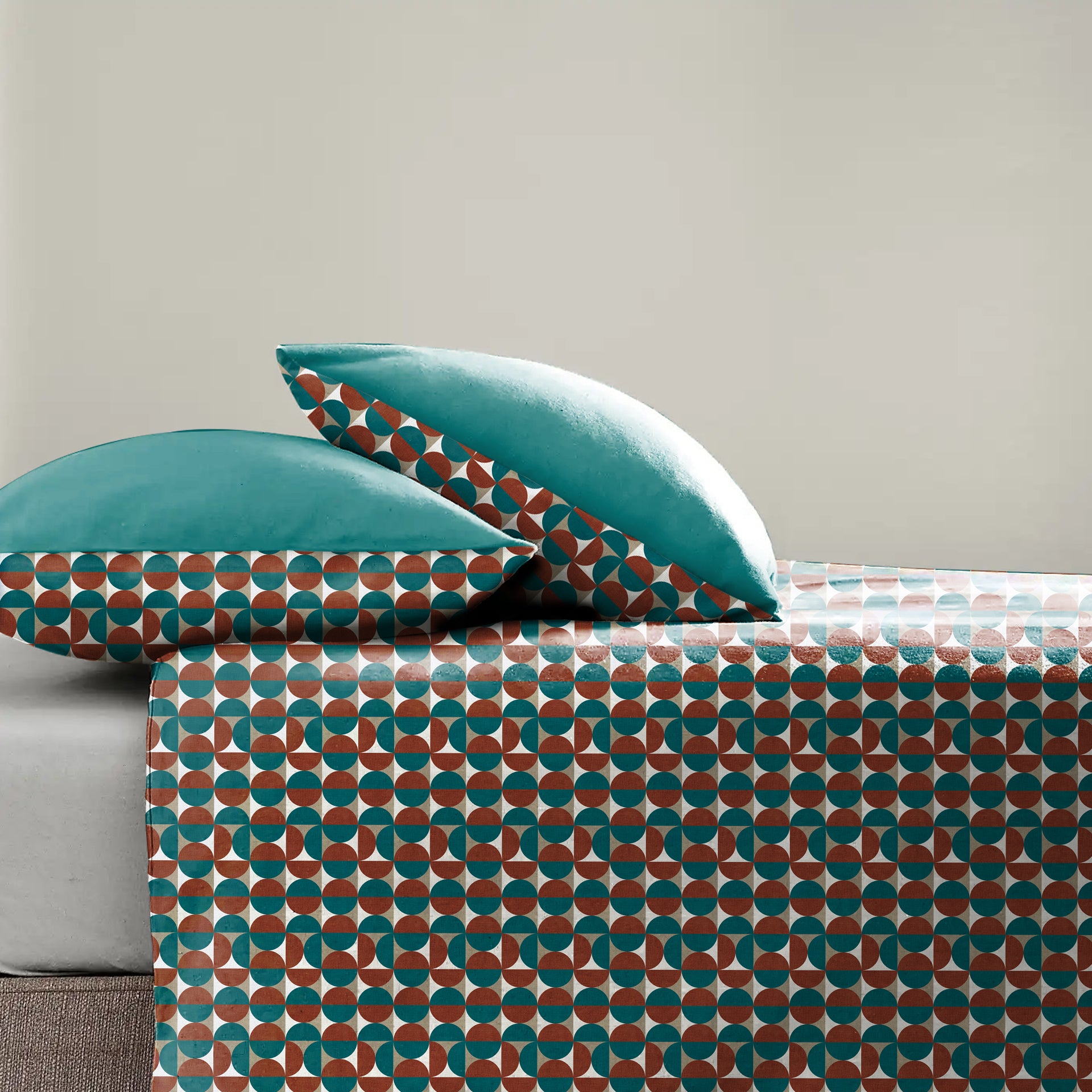 Illusion Circle Bedsheet for Double Bed with 2 PillowCovers King Size (104" X 90") Brown/Teal