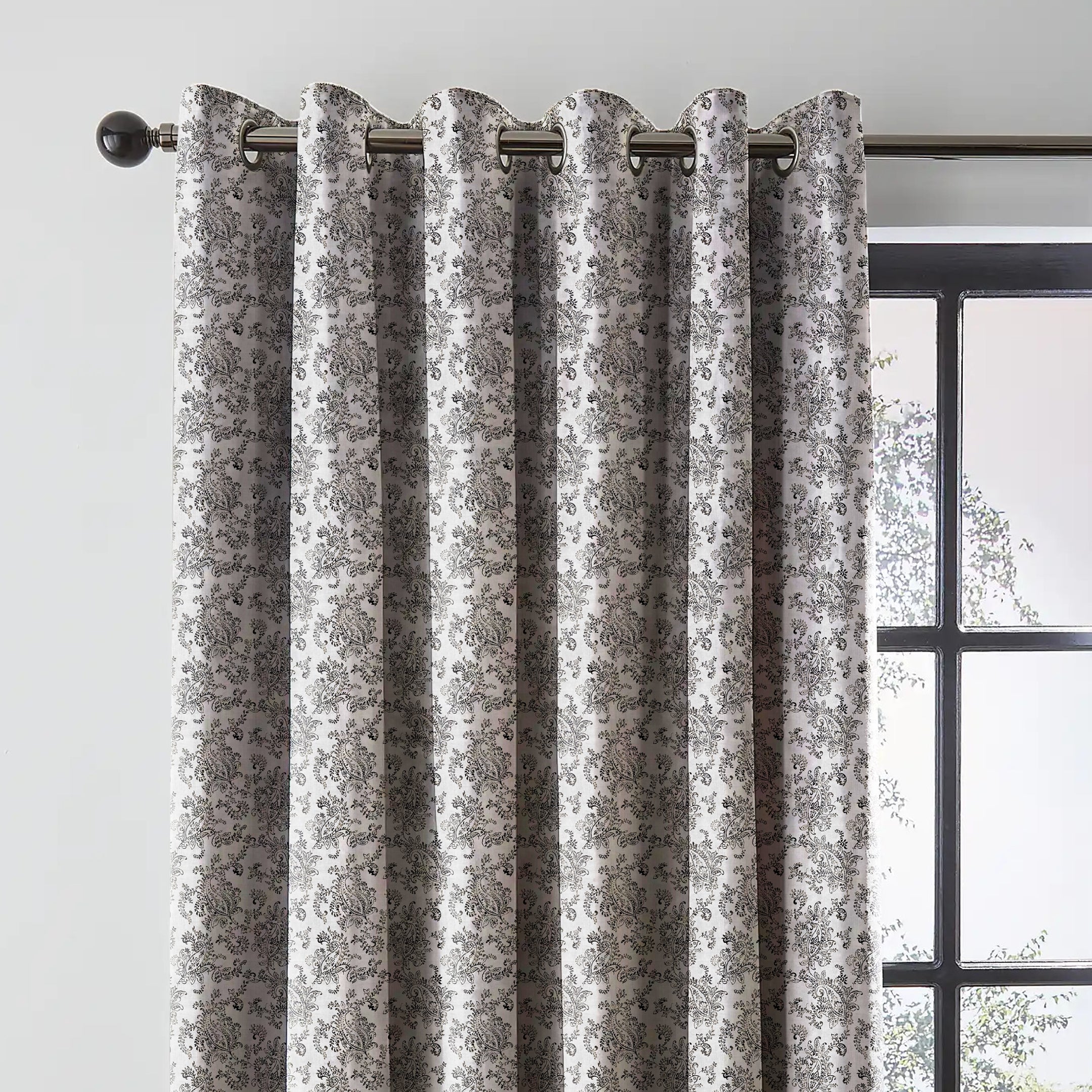 JODHPUR FLOWERS BLACKOUT CURTAINS WHITE AND BLACK
