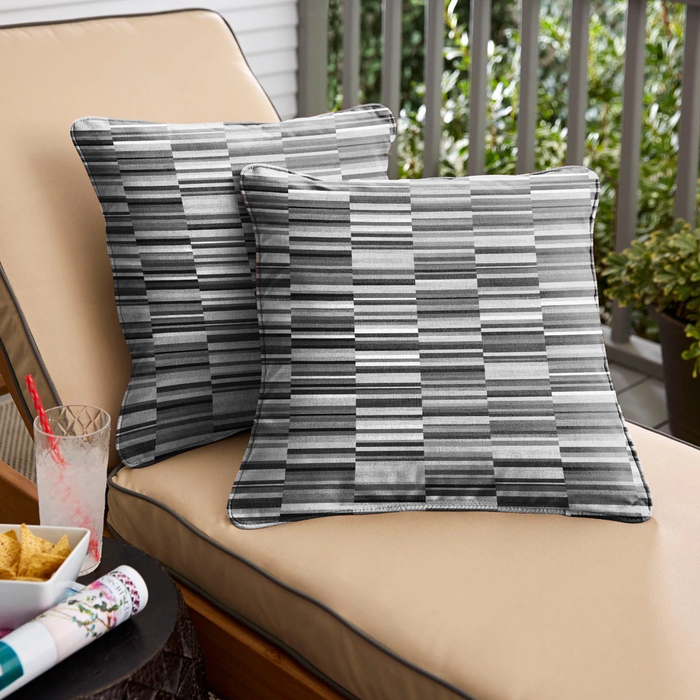 ILLUSION DASH DIGITAL PRINTED CUSHION COVER BLACK/GREY (Pack of 2)
