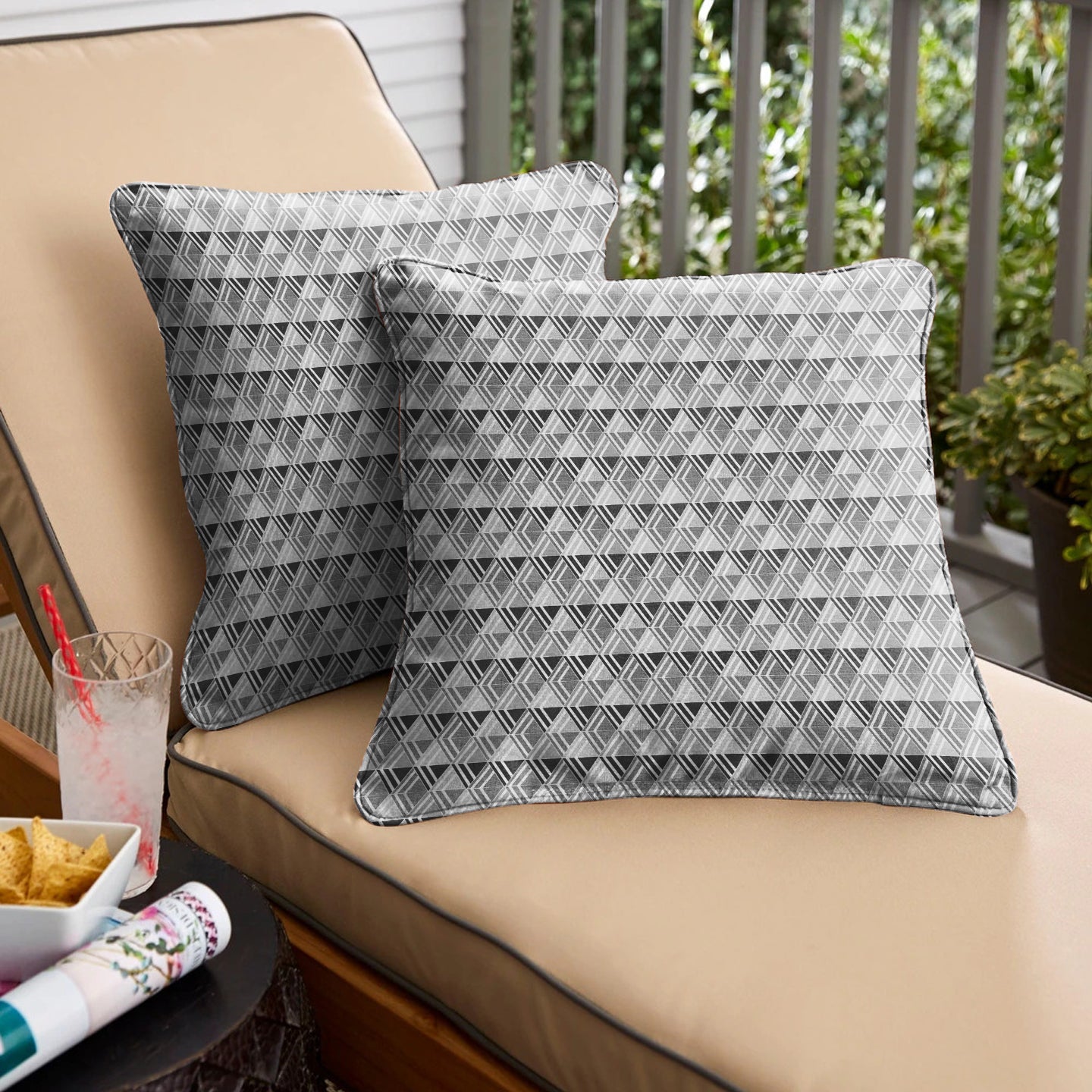 ILLUSION MULTI TRIANGLE DIGITAL PRINTED CUSHION COVER BLACK/GREY (Pack of 2)