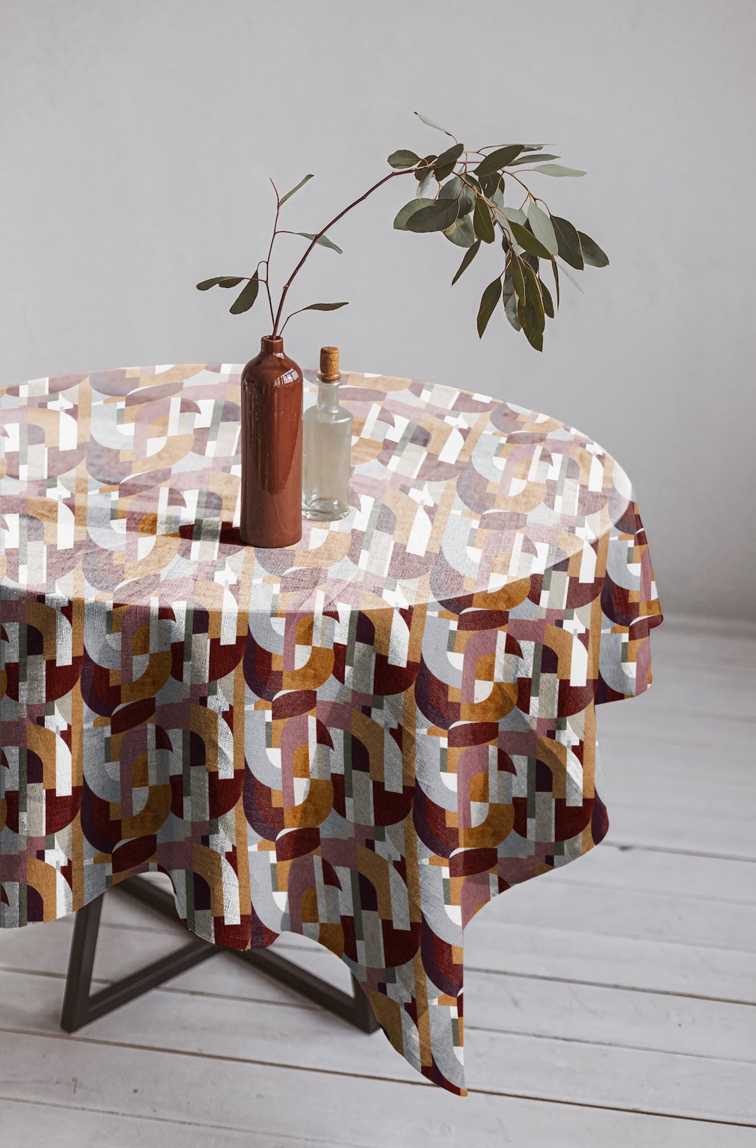 ILLUSION CURVES CAMEL/PINK TABLE CLOTH