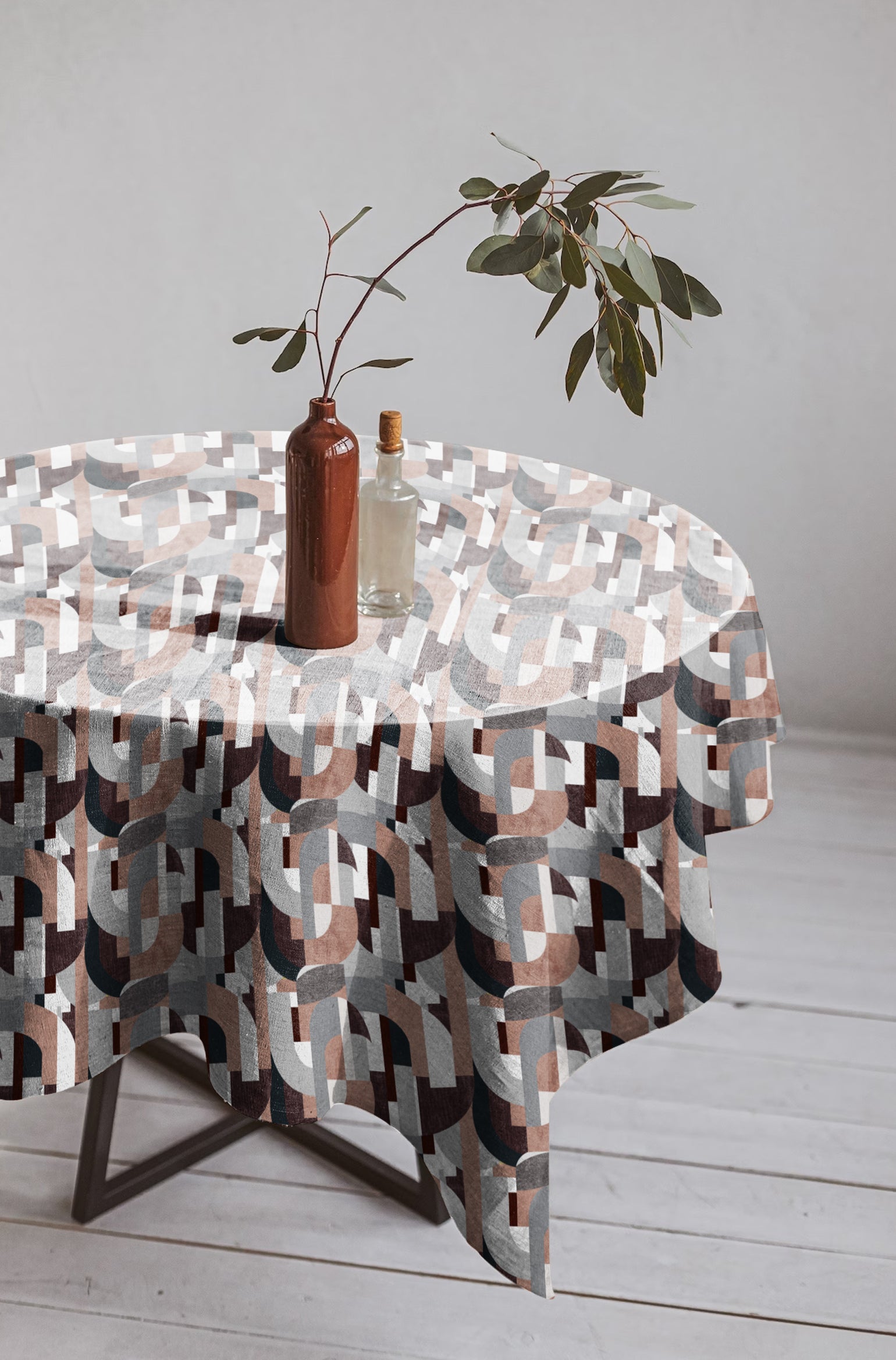ILLUSION CURVES BROWN/GREY TABLE CLOTH