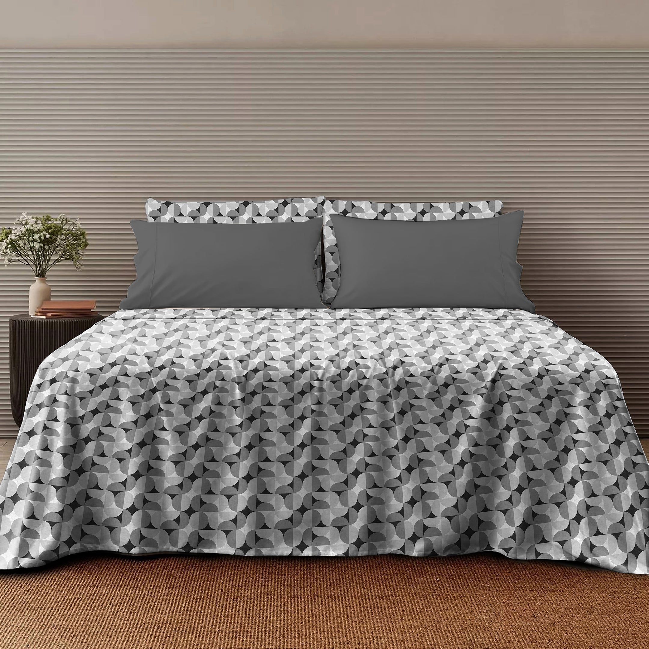 Illusion Circle Bedsheet for Double Bed with 2 PillowCovers King Size (104" X 90") Black/Grey