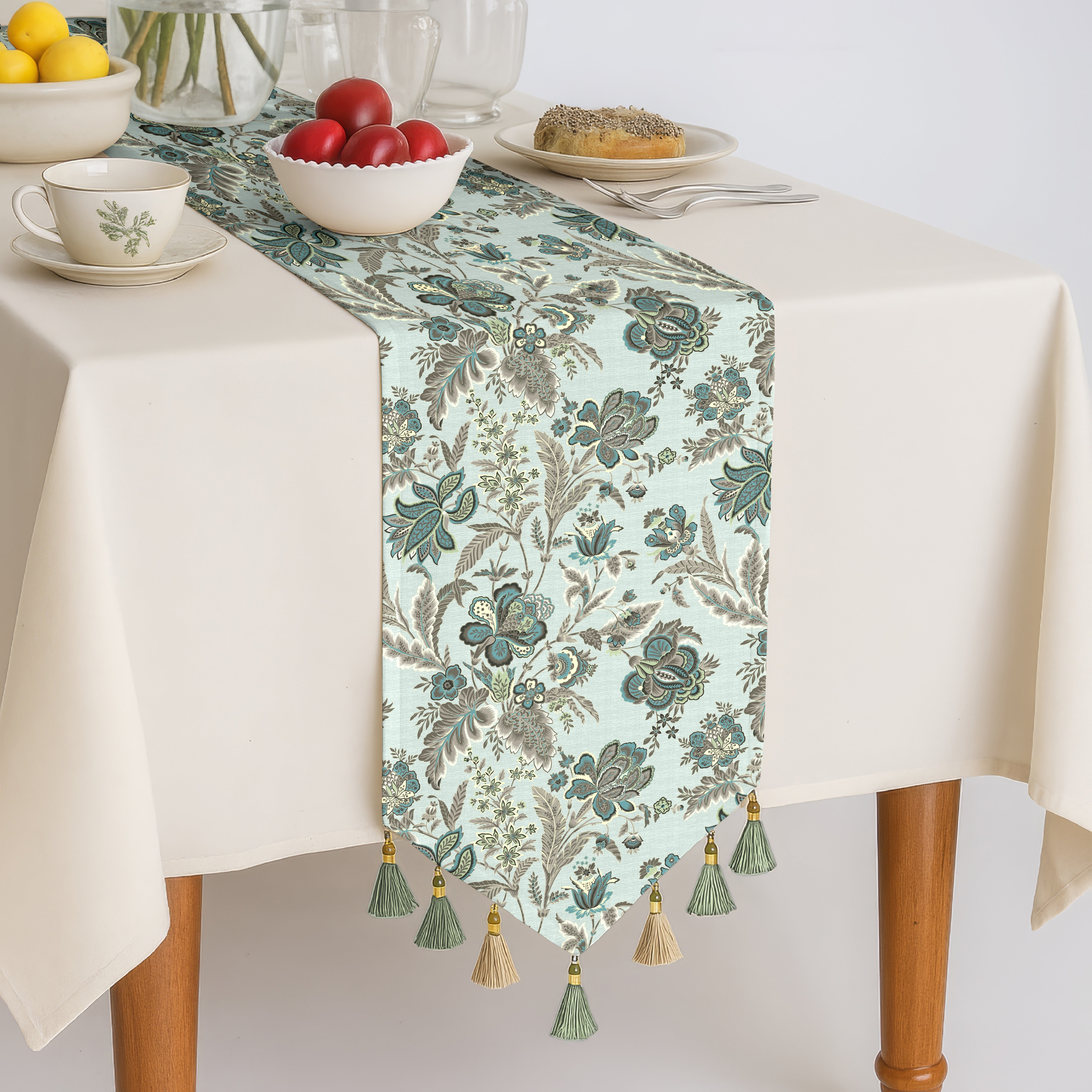 CALVIA GREEN MATTY TABLE RUNNER