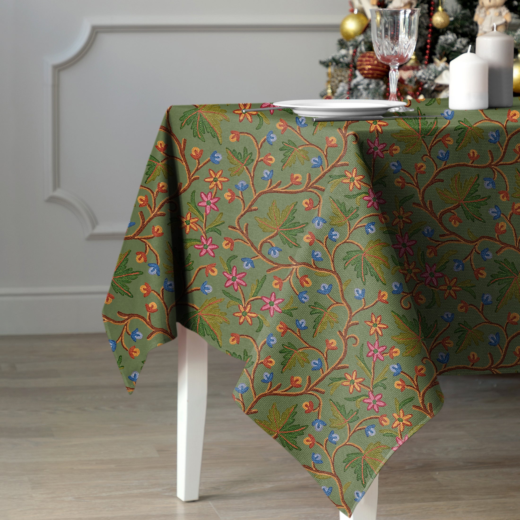 VAROSKI KASHMIRI CACTUS GREEN 6 SEATER TABLE CLOTH