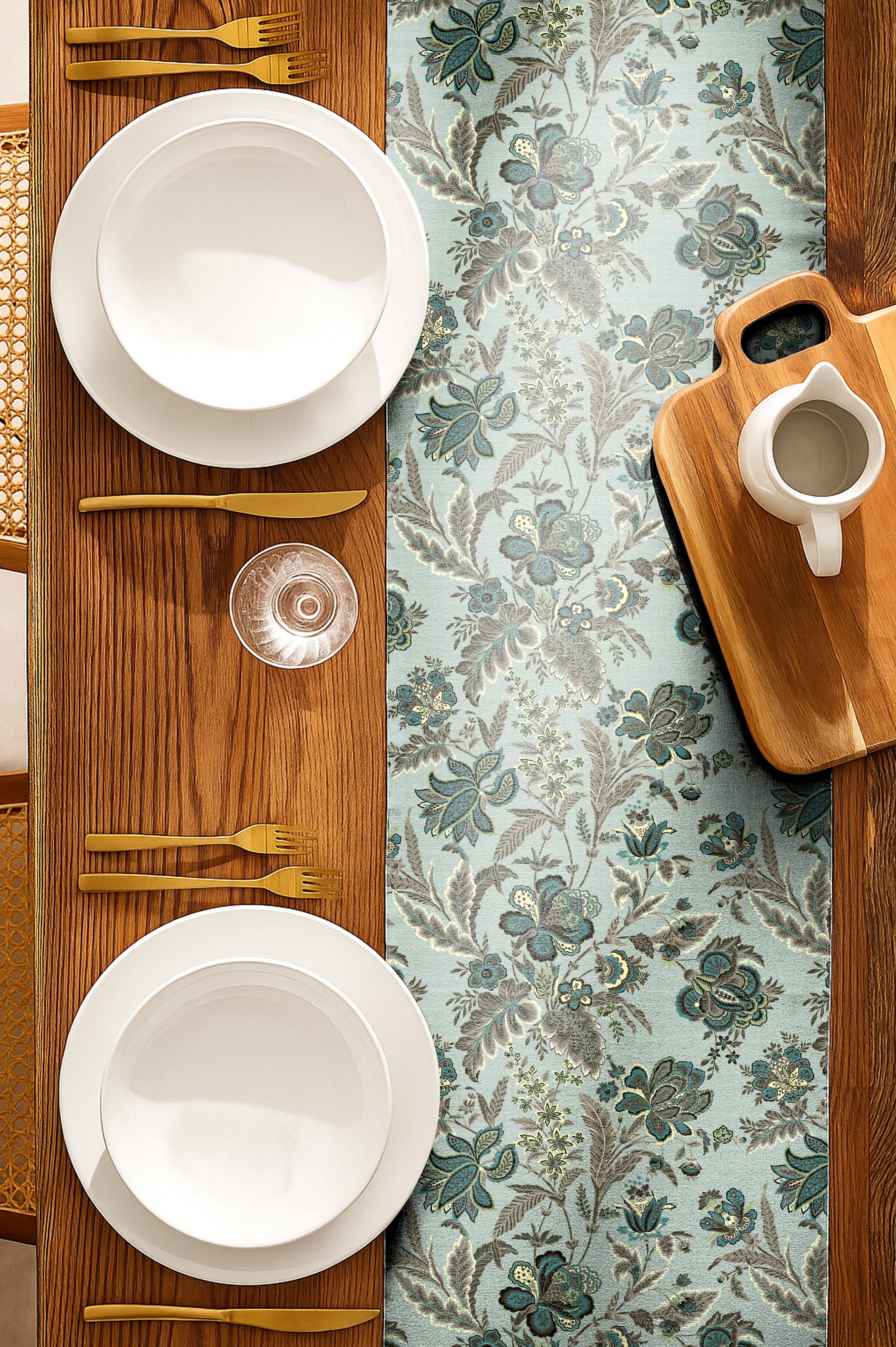 CALVIA GREEN MATTY TABLE RUNNER