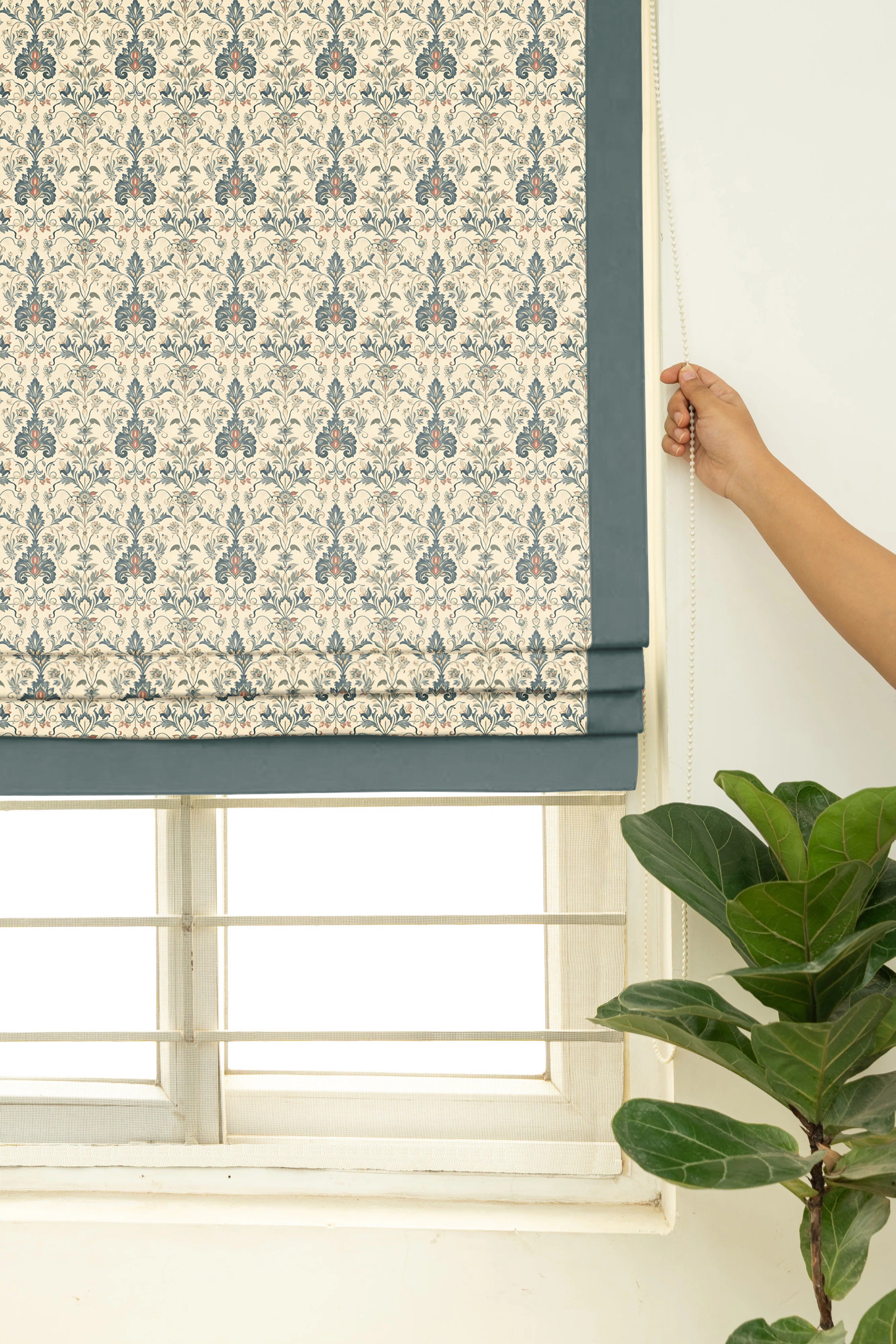 PIRAN GREEN READY MADE ROMAN BLIND