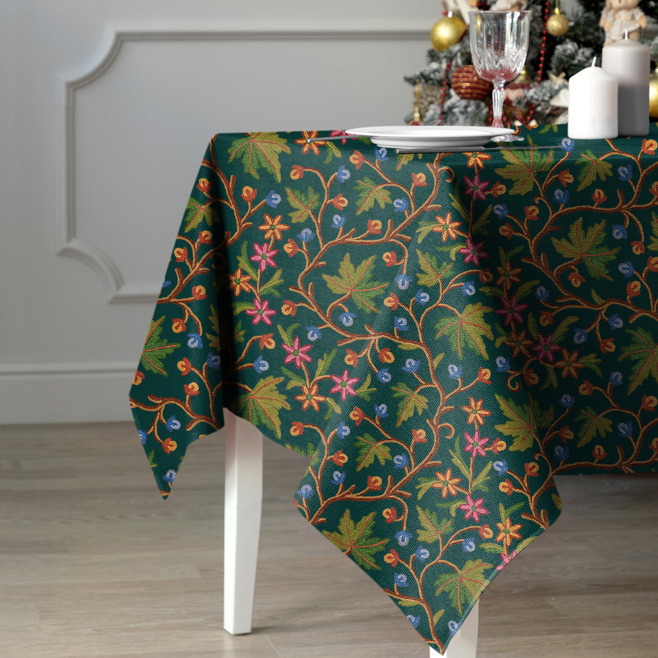 VAROSKI KASHMIRI GABLE GREEN TABLE CLOTH
