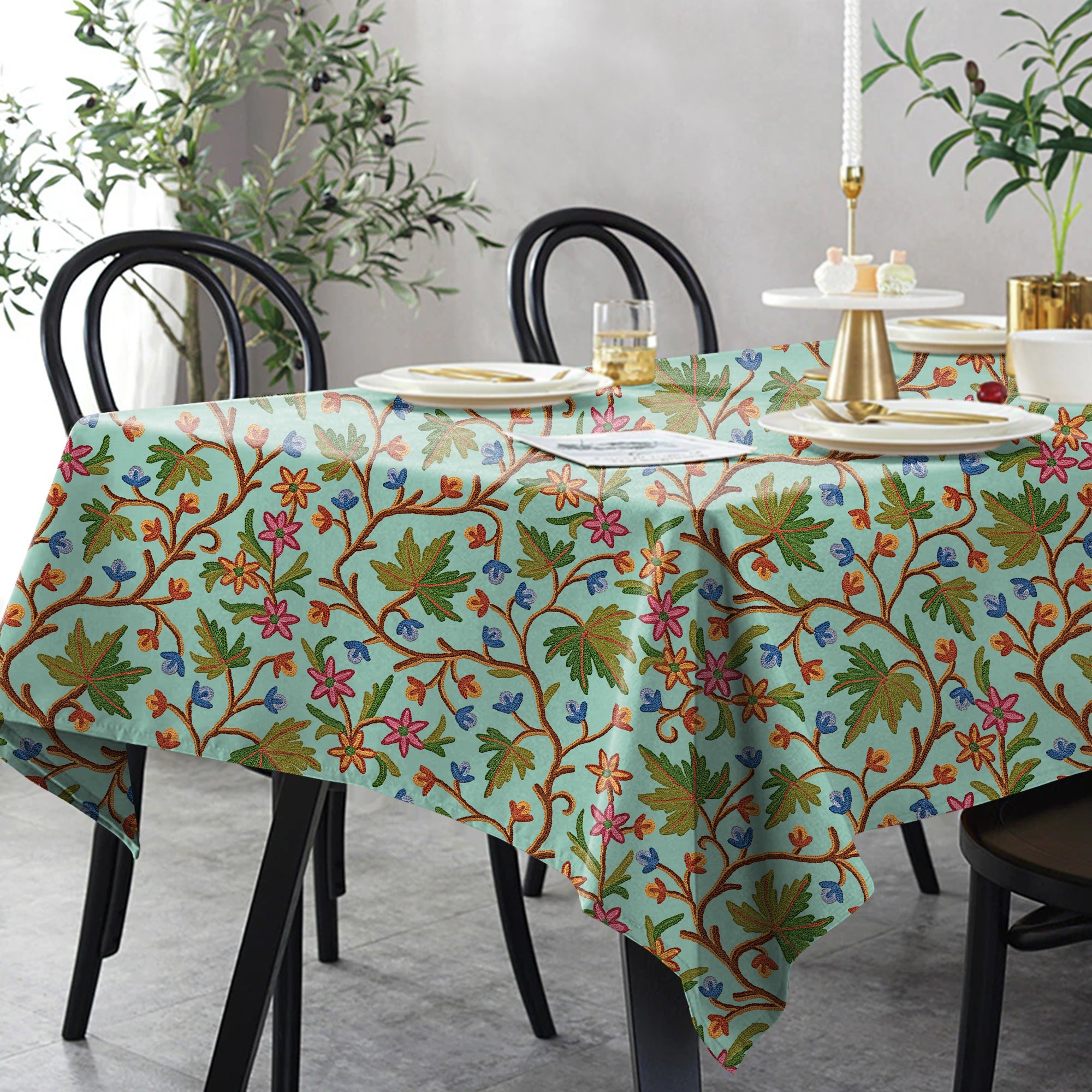 VAROSKI KASHMIRI GREEN 6 SEATER TABLE CLOTH