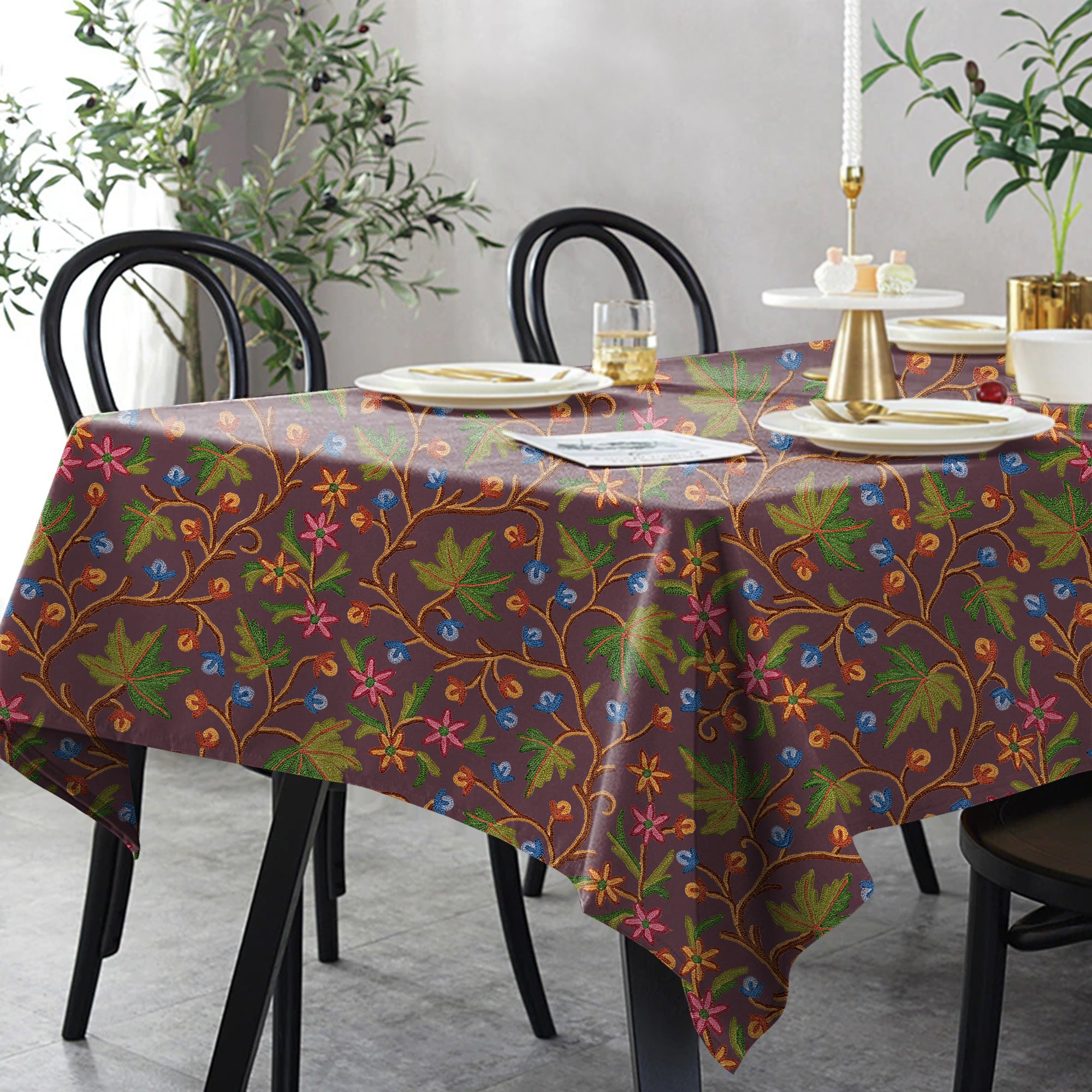 VAROSKI KASHMIRI PURPLE 6 SEATER TABLE CLOTH
