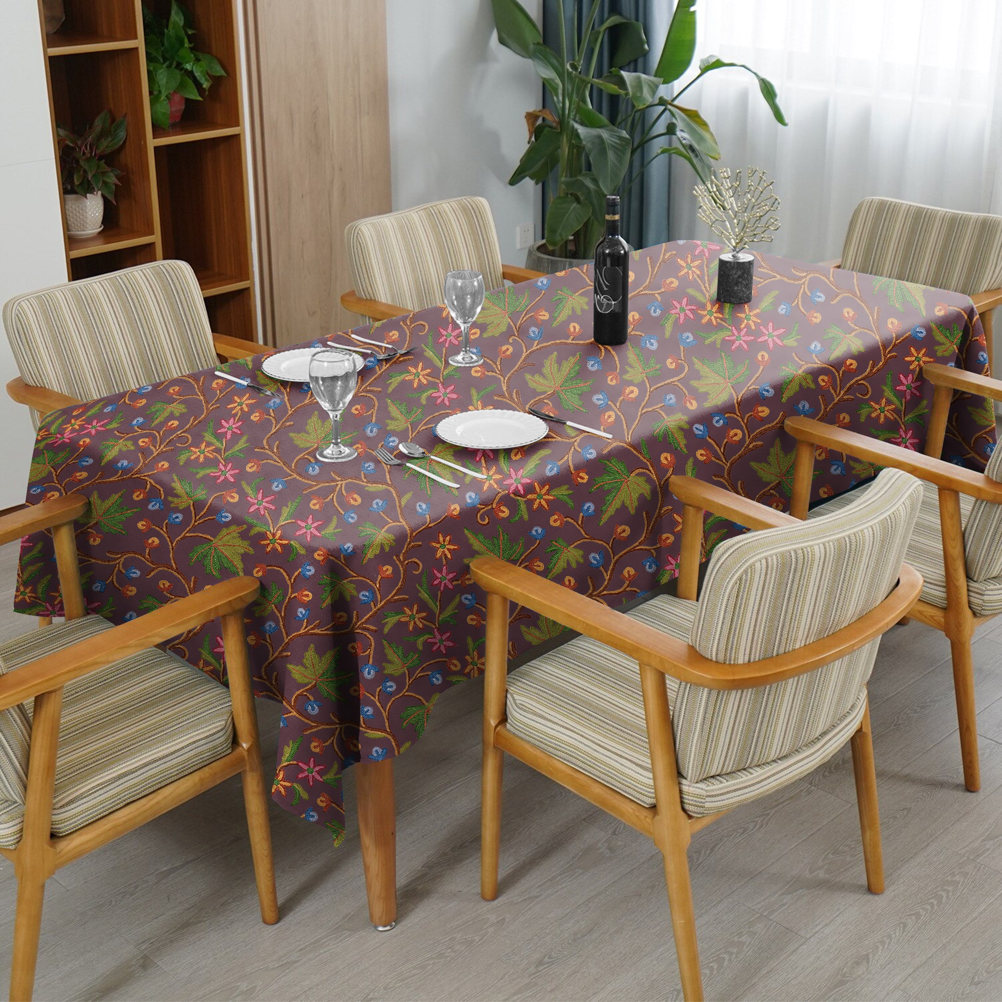 VAROSKI KASHMIRI PURPLE 6 SEATER TABLE CLOTH