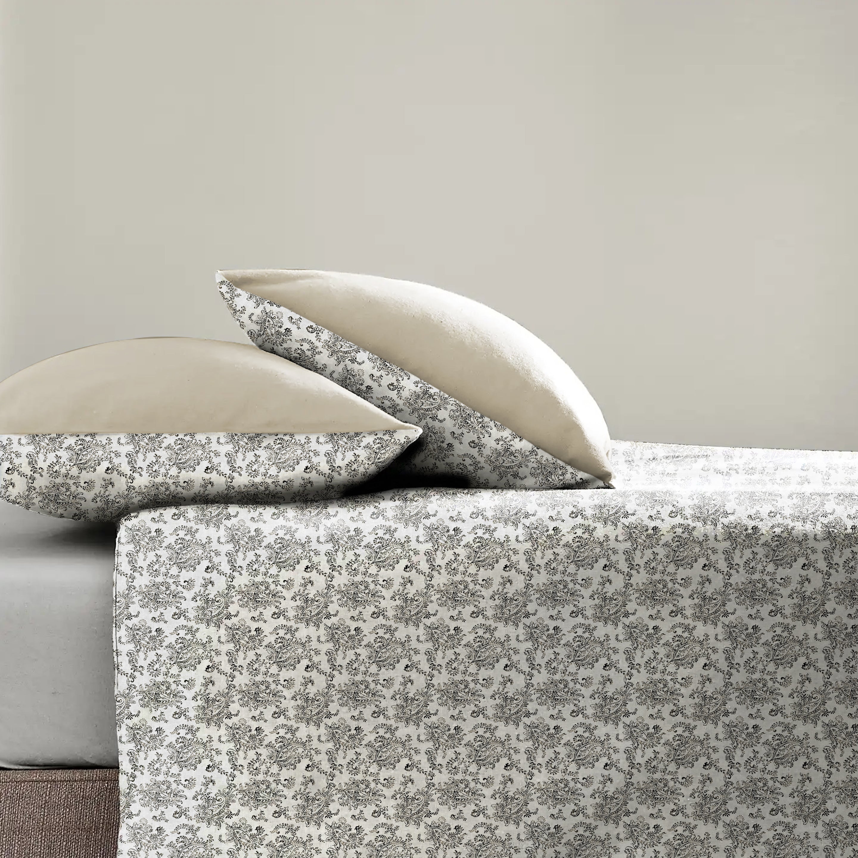 Jodhpur Flowers Bedsheet for Double Bed with 2 PillowCovers King Size (104" X 90") White And Black