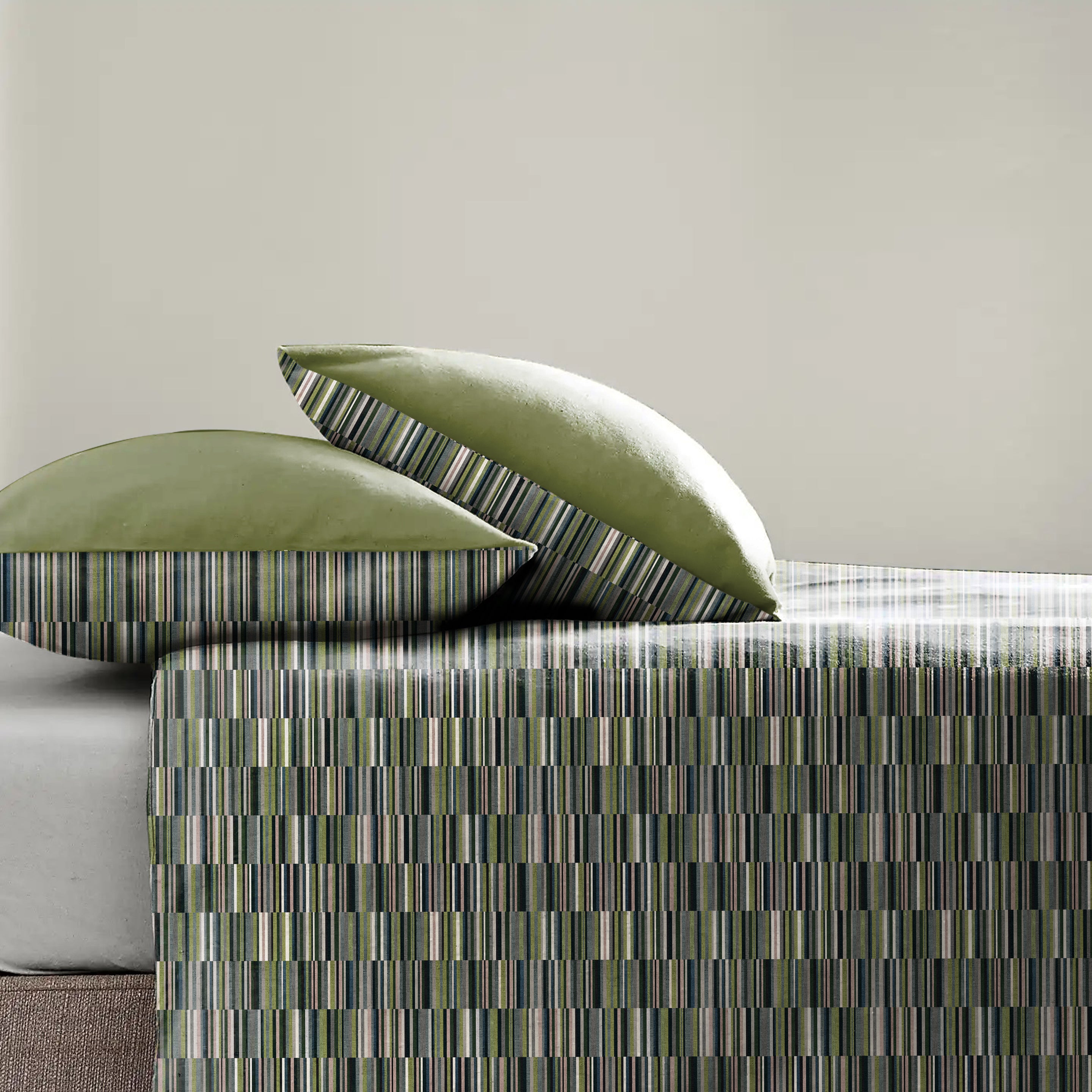 Illusion Dash Bedsheet for Double Bed with 2 PillowCovers King Size (104" X 90") Olive/Green