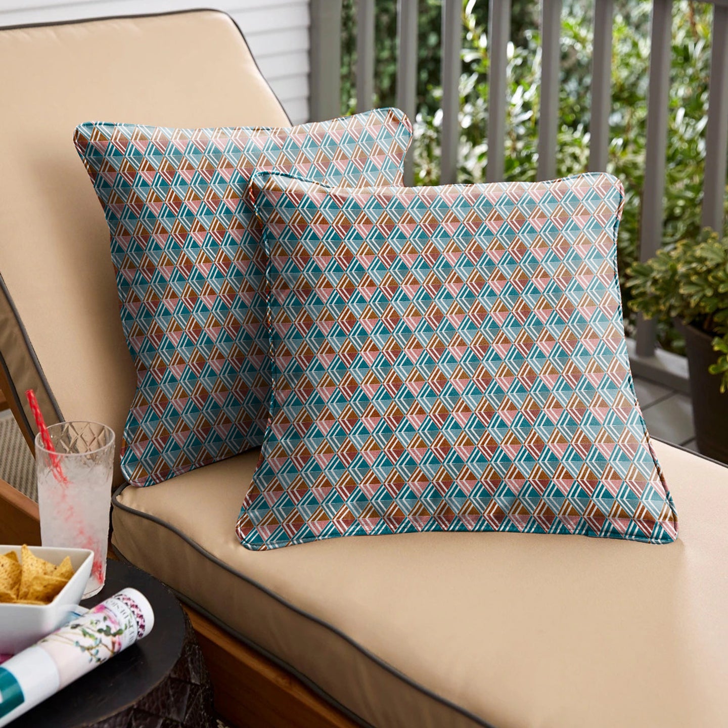 ILLUSION MULTI TRIANGLE DIGITAL PRINTED CUSHION COVER CAMEL/PINK (Pack of 2)