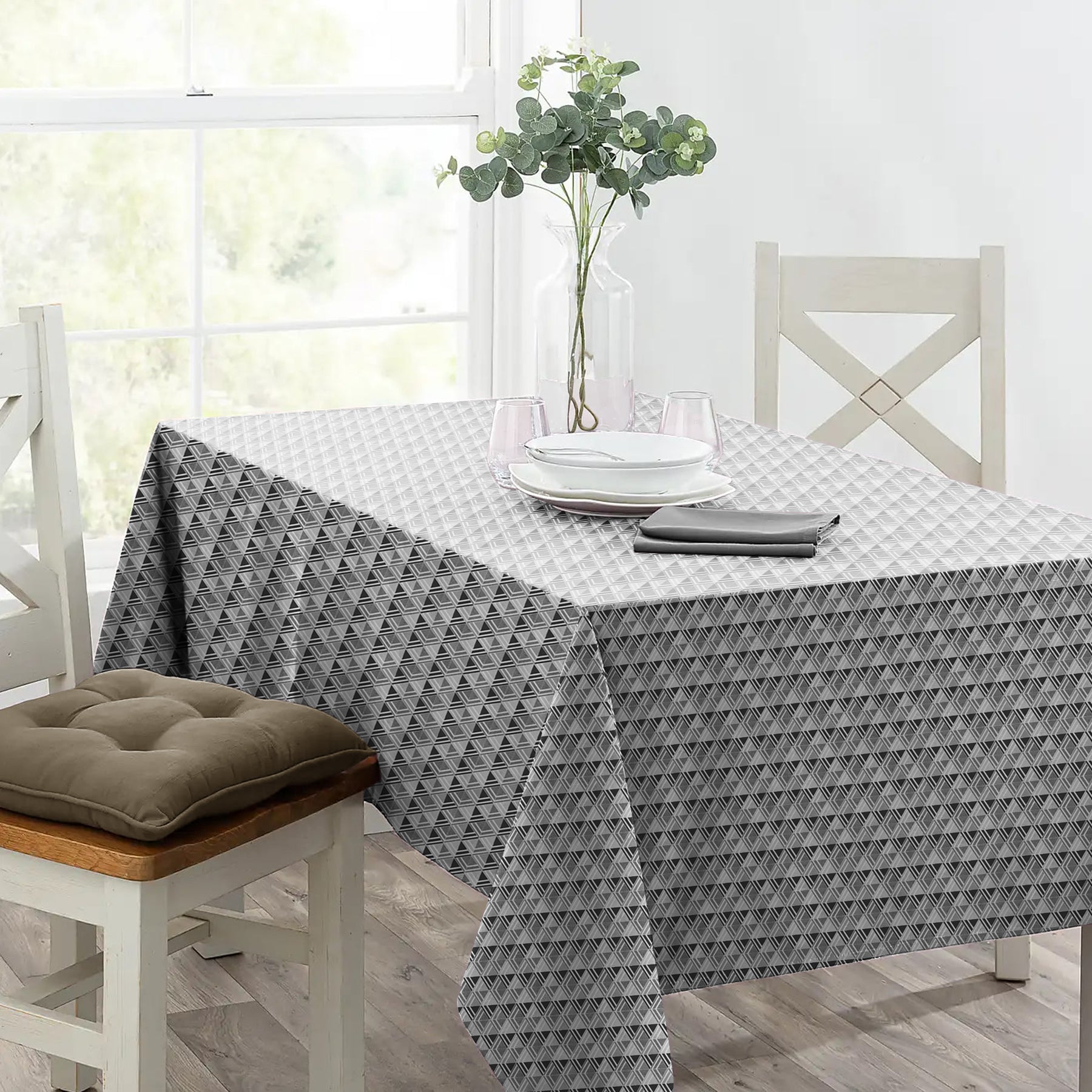 ILLUSION MULTI TRIANGLE 6 SEATER TABLE CLOTH BLACK/GREY