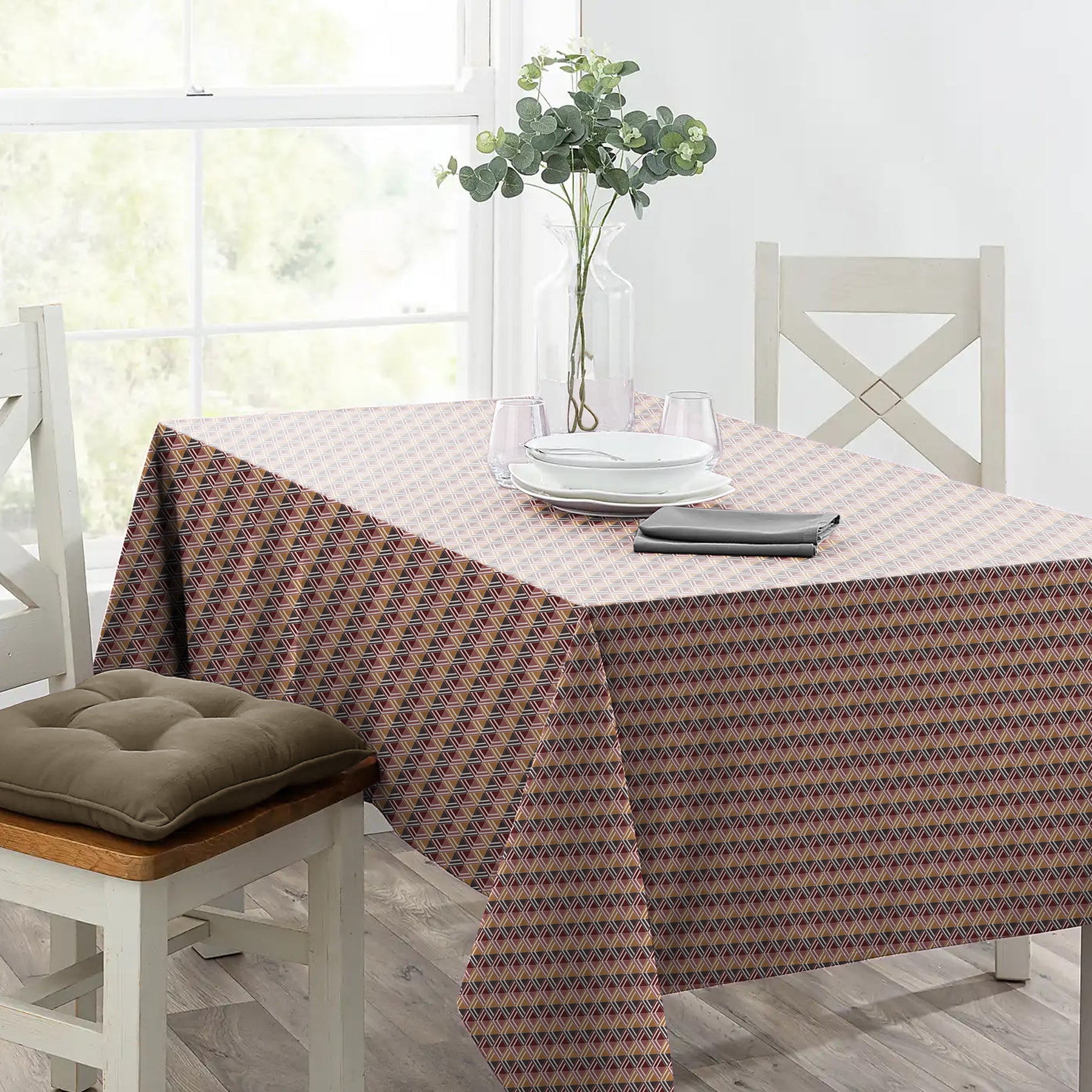 ILLUSION MULTI TRIANGLE 6 SEATER TABLE CLOTH CAMEL/BLACK