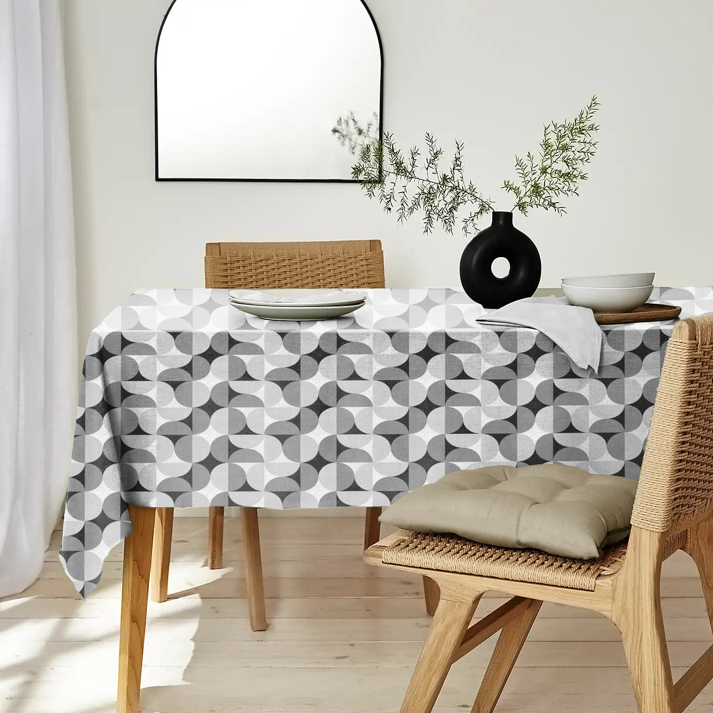 ILLUSION CIRCLE 6 SEATER TABLE CLOTH BLACK/GREY