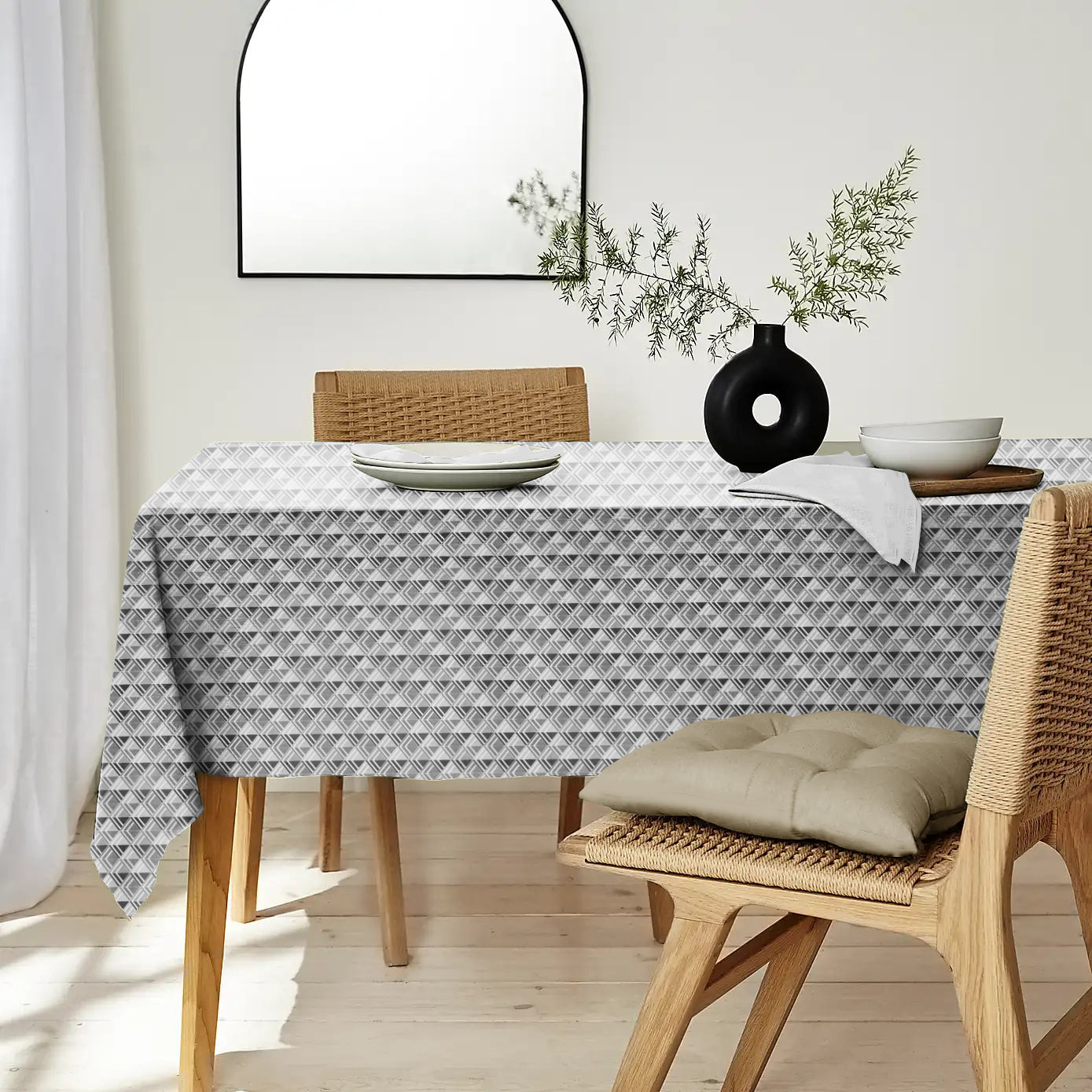 ILLUSION MULTI TRIANGLE 6 SEATER TABLE CLOTH BLACK/GREY