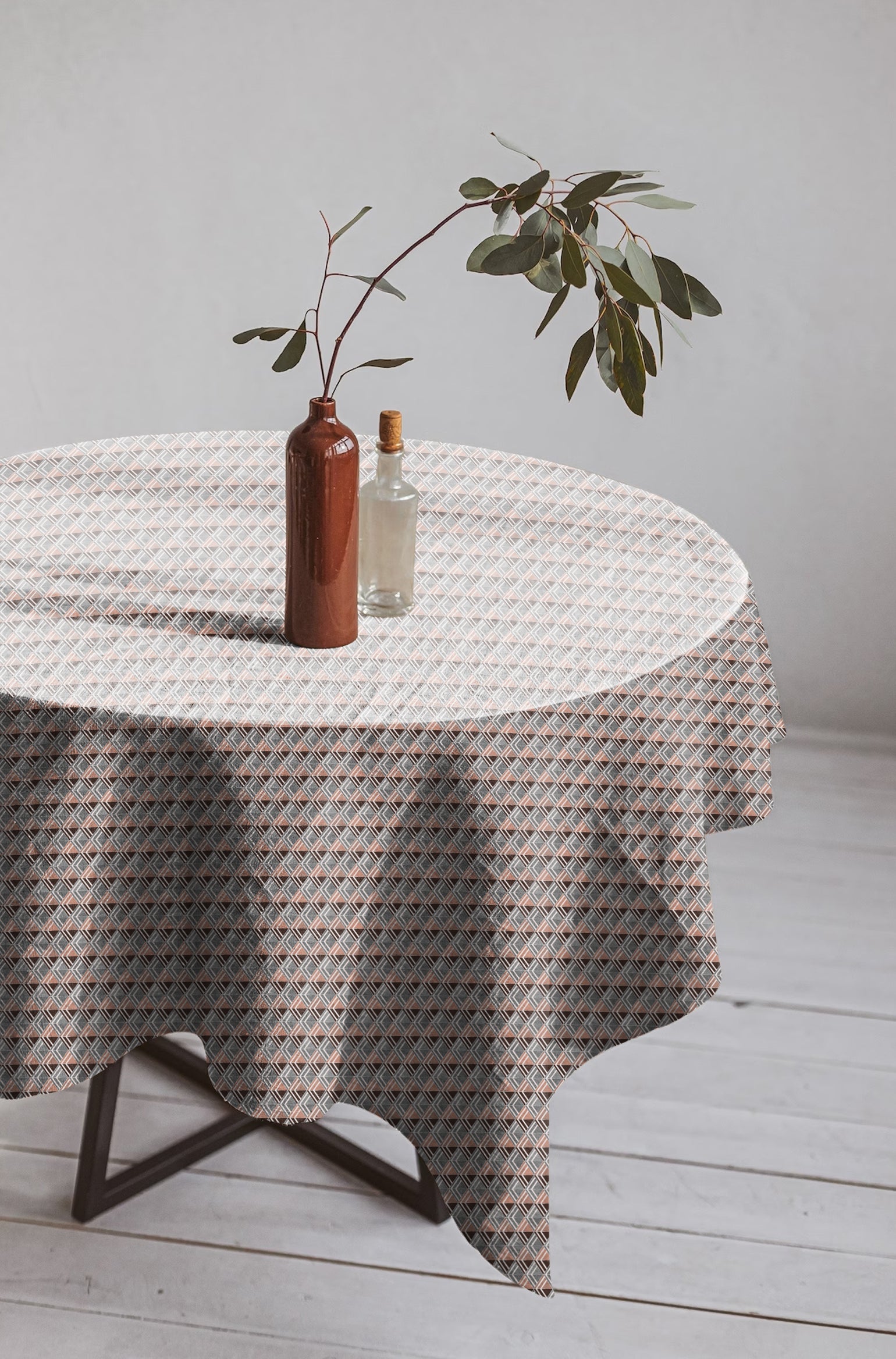 ILLUSION MULTI TRIANGLE 6 SEATER TABLE CLOTH TERRACOTTA/COFFEE