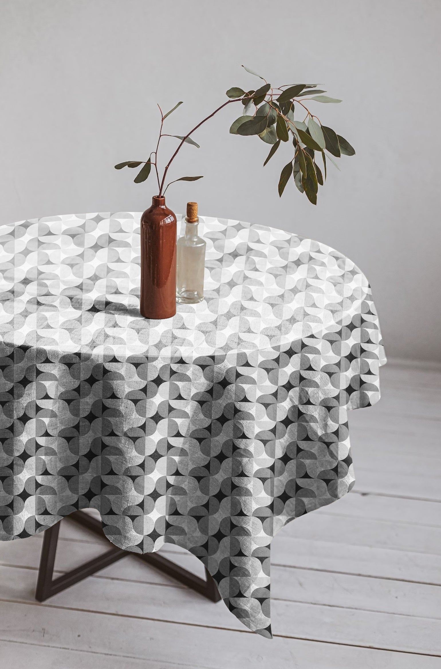 ILLUSION CIRCLE BLACK/GREY TABLE CLOTH