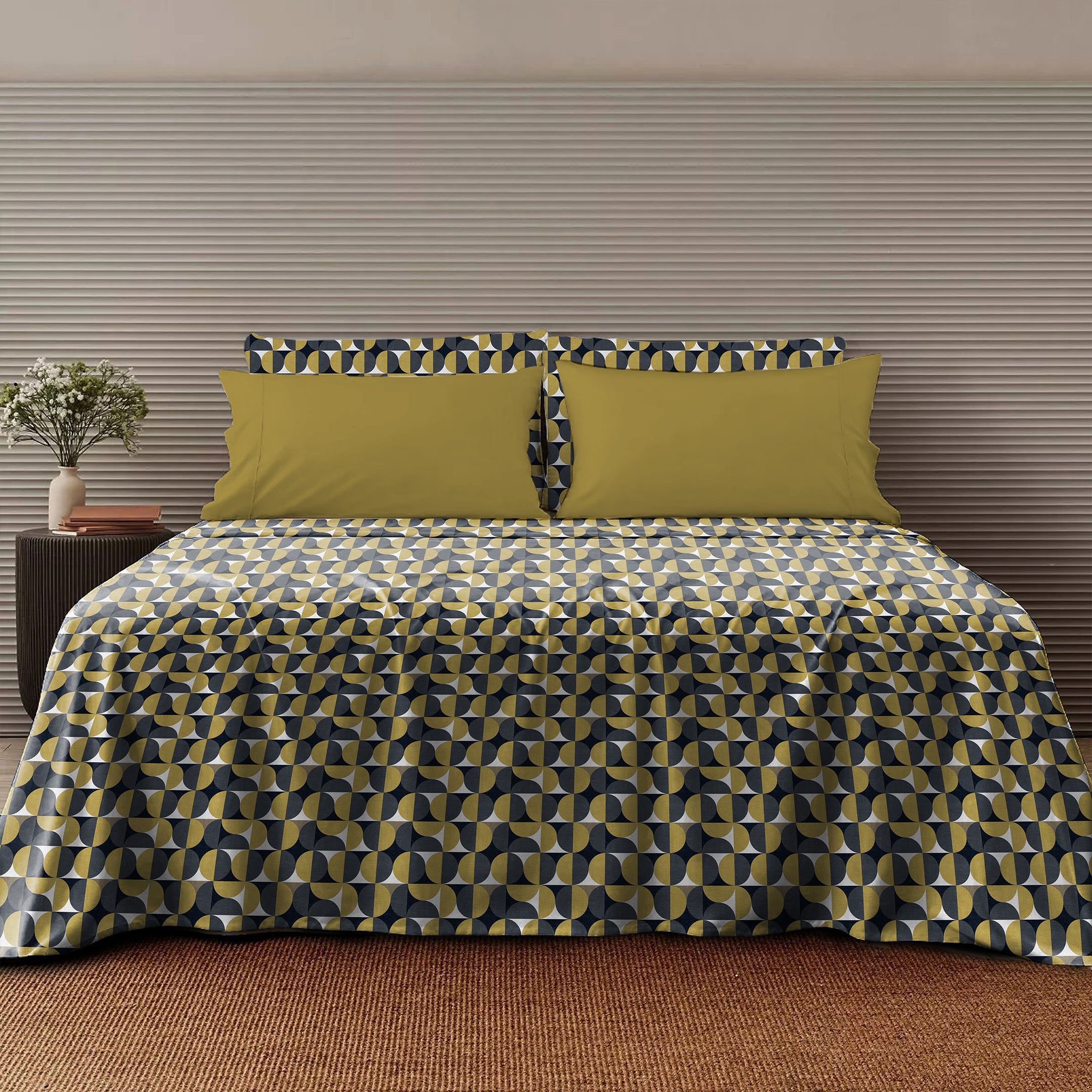 illusion Circle Bedsheet for Double Bed with 2 PillowCovers King Size (104" X 90") Yellow/Black
