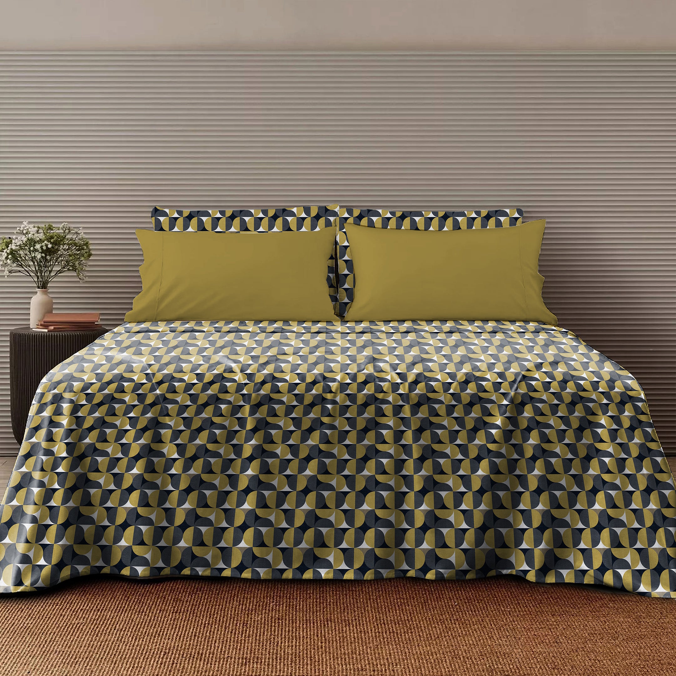 Illusion Circle Bedsheet for Double Bed with 2 PillowCovers King Size (104" X 90") Yellow/Black